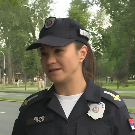 Ako letujete u Crnoj Gori, znajte da će i naši policajci biti tamo: Patroliraće primorjem, a za šta sve možete da im se obratite? (VIDEO)