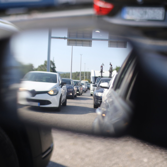 Za putnička vozila, zadržavanje na granicama do sat vremena, ali je kod teretnih lošija situacija