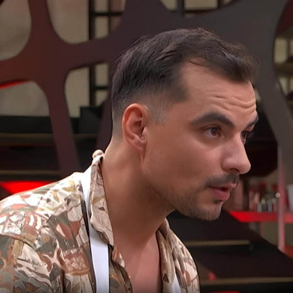 Oglasila se SIRENA u kuhinji "MasterChefa" - takmičari ne znaju šta se dešava: Sudije MENJAJU PRAVILA u poslednjem trenutku! (VIDEO)